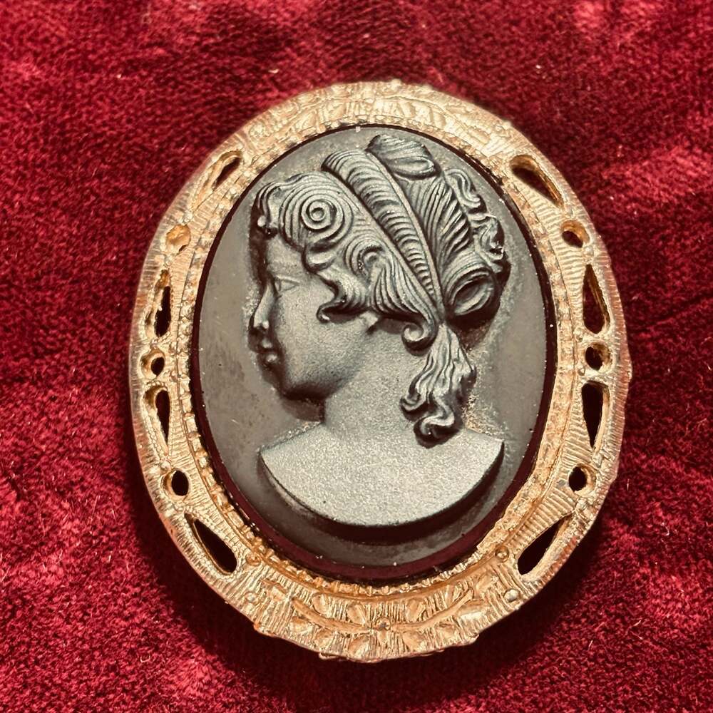 Vintage Victorian Revival Black Glass Cameo Brooch in Gold Tone Filigree Setting